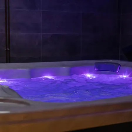 Monte Fabula With Jacuzzi, Sauna And Backyard Hébergement de vacances *