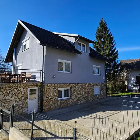 Hébergement de vacances Monte Fabula With Jacuzzi, Sauna And Backyard *