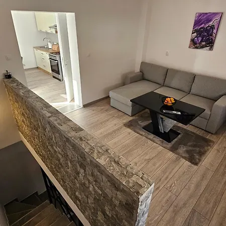 Monte Fabula With Jacuzzi, Sauna And Backyard