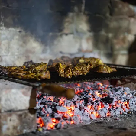 Дом отдыха Monte Fabula With Jacuzzi, Sauna And Backyard Vucinic Selo