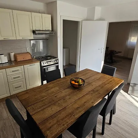 Monte Fabula With Jacuzzi, Sauna And Backyard