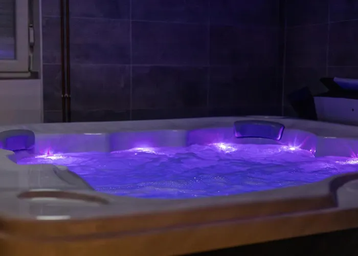 Monte Fabula With Jacuzzi, Sauna And Backyard 別荘 *