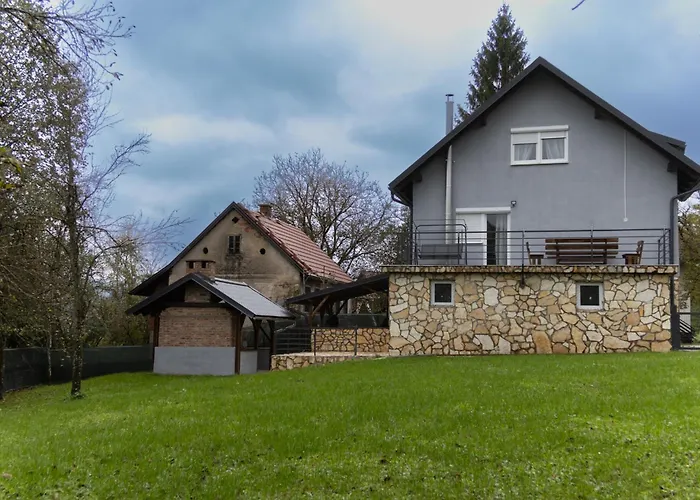 別荘 Monte Fabula With Jacuzzi, Sauna And Backyard Vucinic Selo