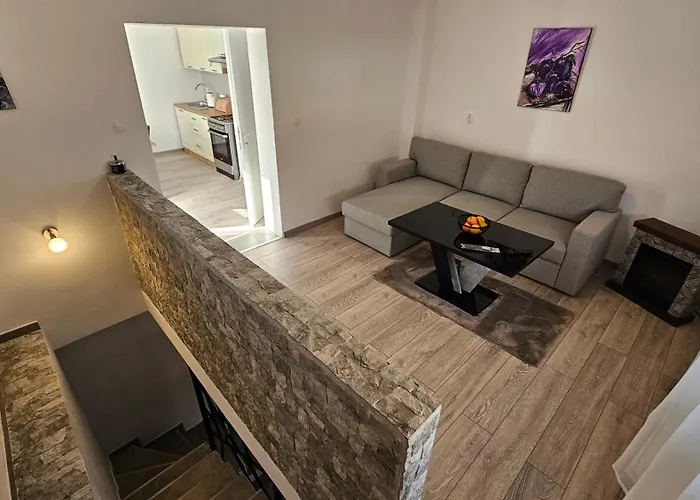 Monte Fabula With Jacuzzi, Sauna And Backyard