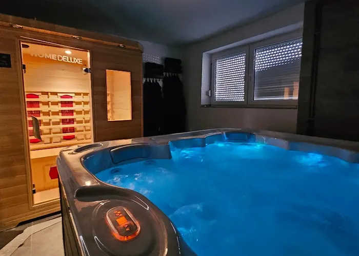 別荘 Monte Fabula With Jacuzzi, Sauna And Backyard *